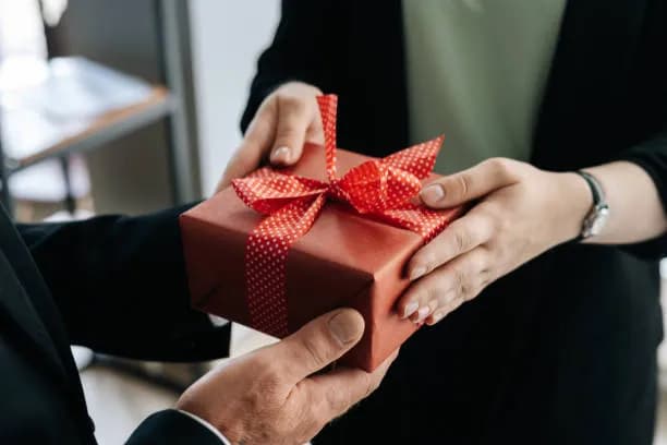 Gift box /images/form/form (4).webp
